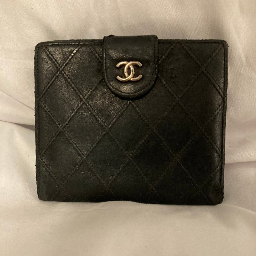 Chanel Snapping Bifold Lambskin Leather